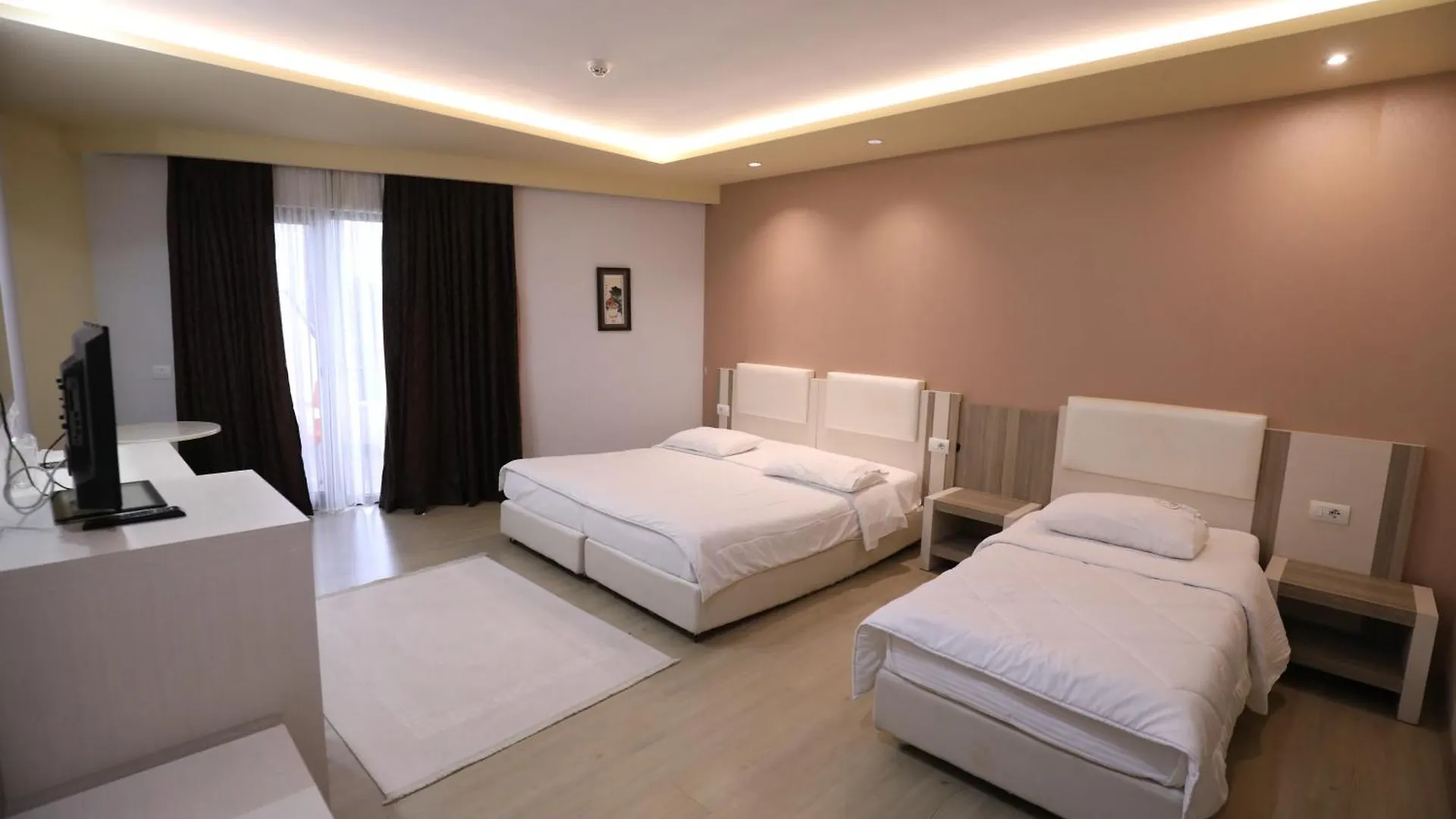 ****  Hotel 1 Maji Pogradec Albania