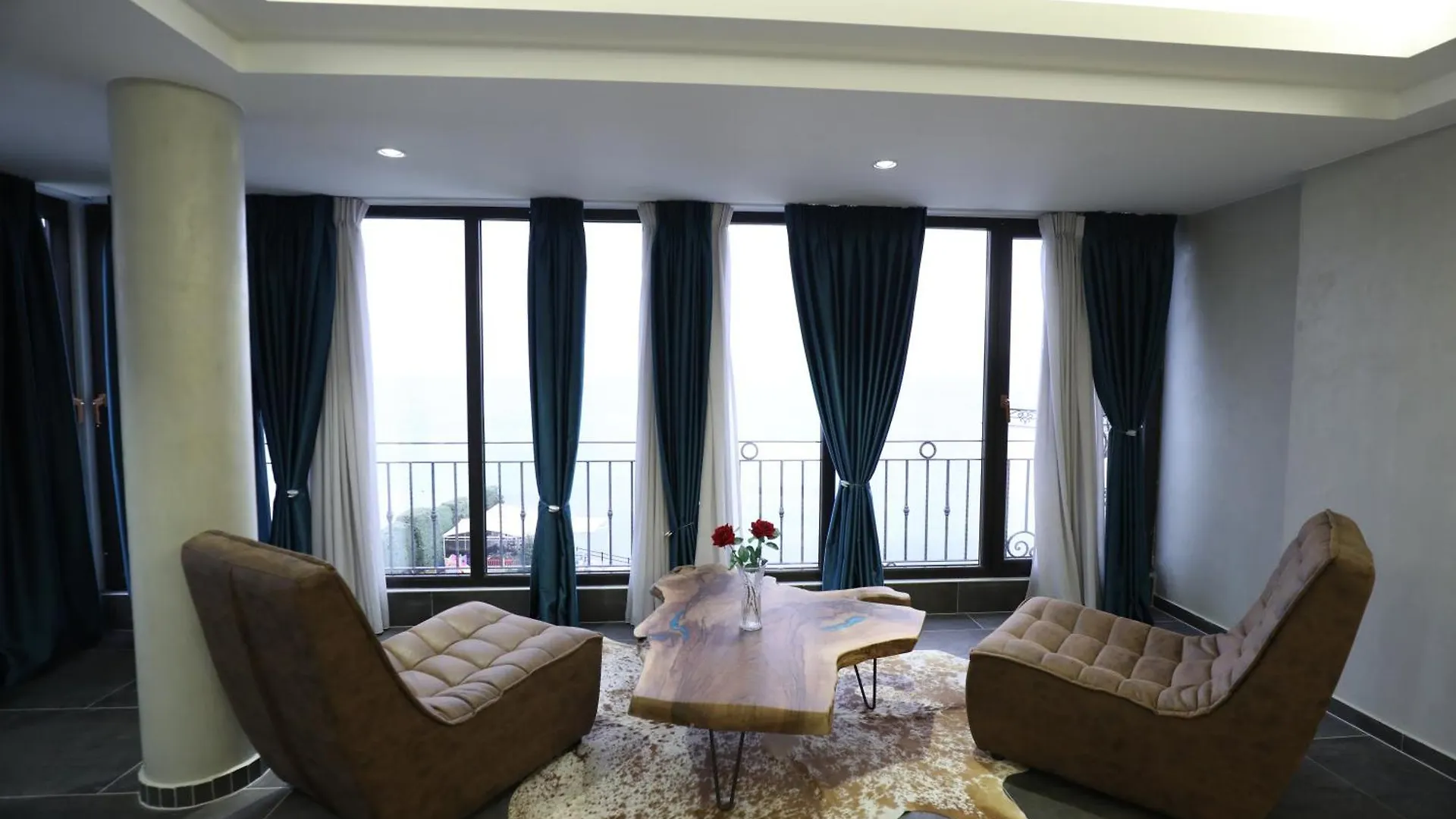Hotel 1 Maji Pogradec 4*,