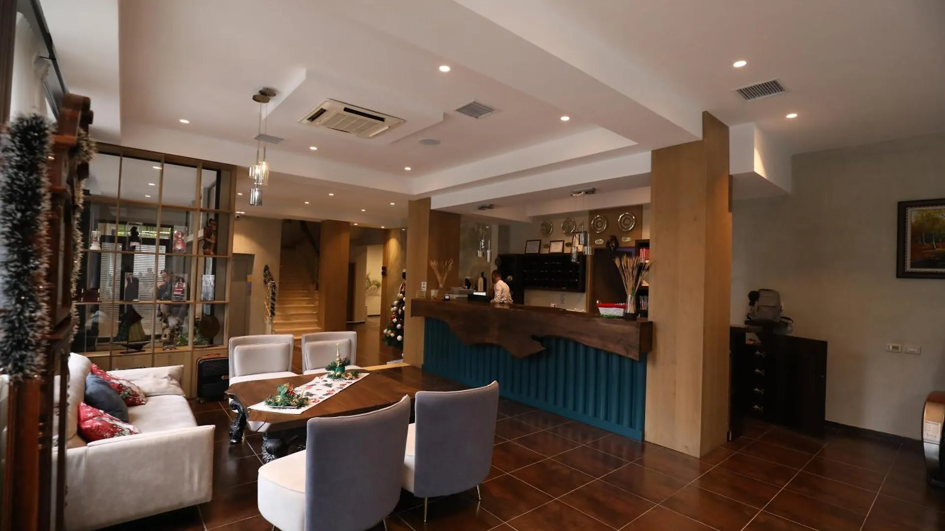 Hotel 1 Maji Pogradec 4*,